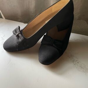 Vintage Talbots Black Heel w/ Bow Like New!